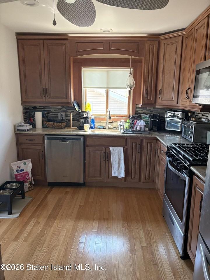 146 Robinson Ave - Photo 2 of 23