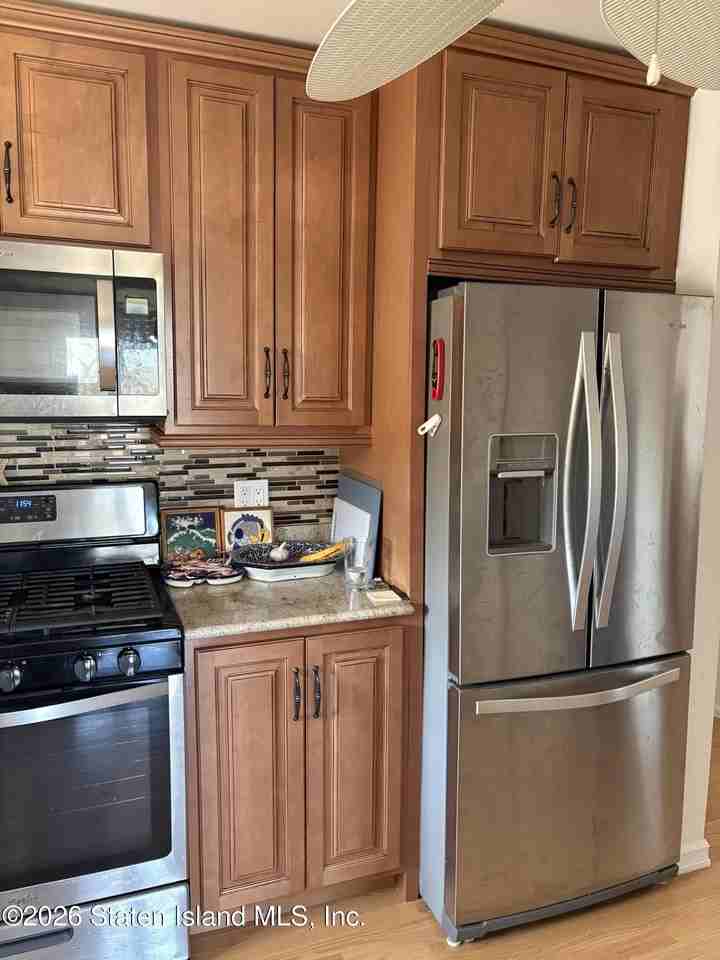 146 Robinson Ave - Photo 3 of 23