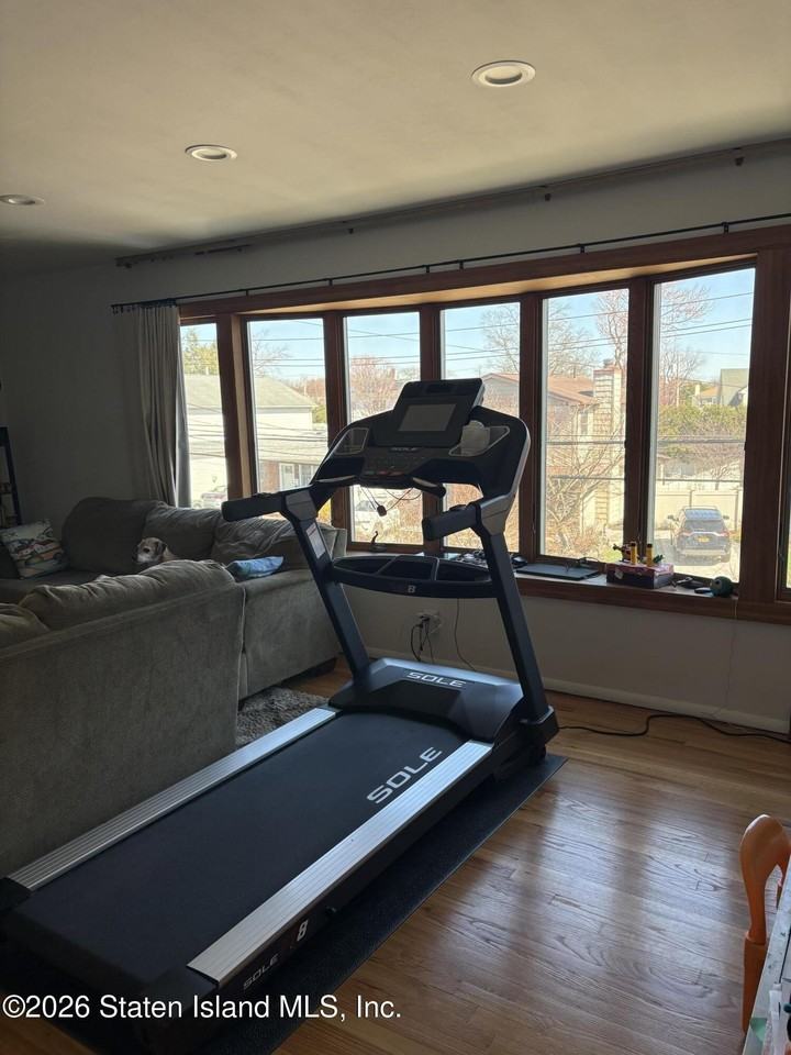 146 Robinson Ave - Photo 4 of 23