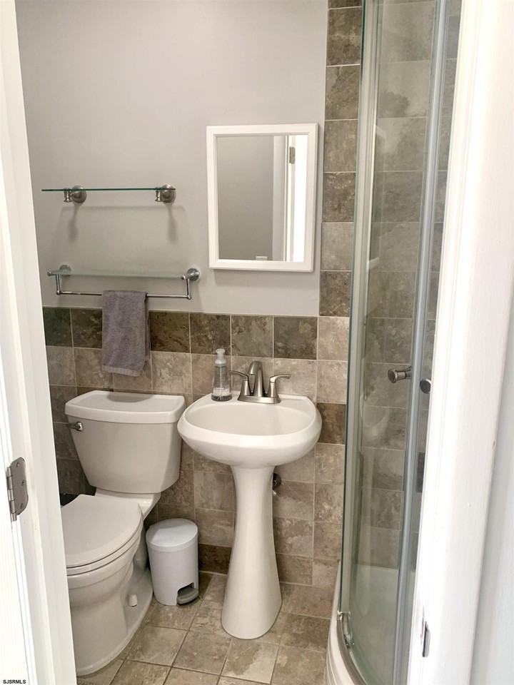6717 Atlantic Ave - Photo 3 of 11