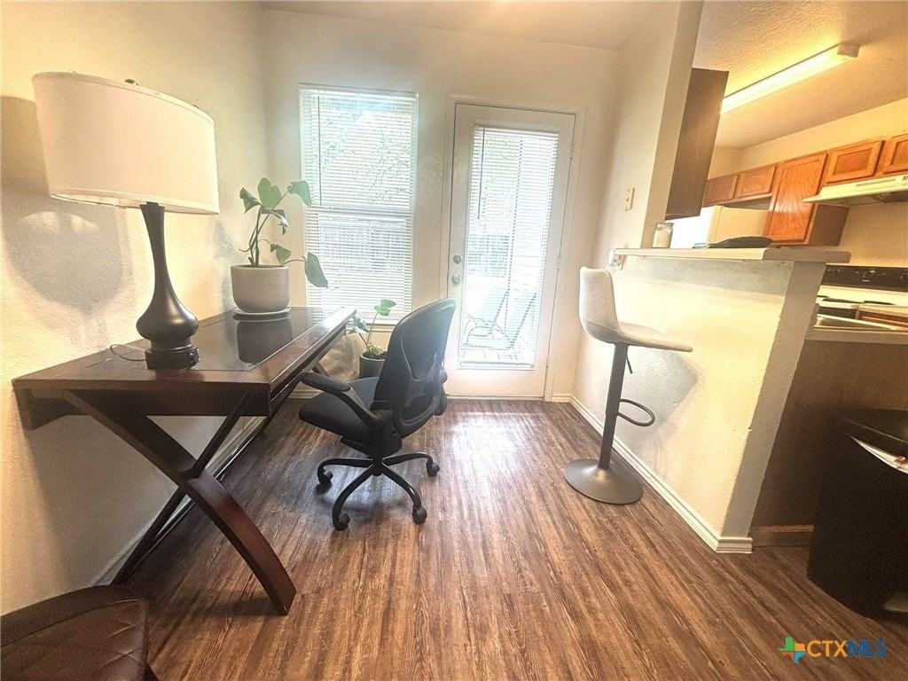 409 Creek St Apt B - Photo 4 of 14