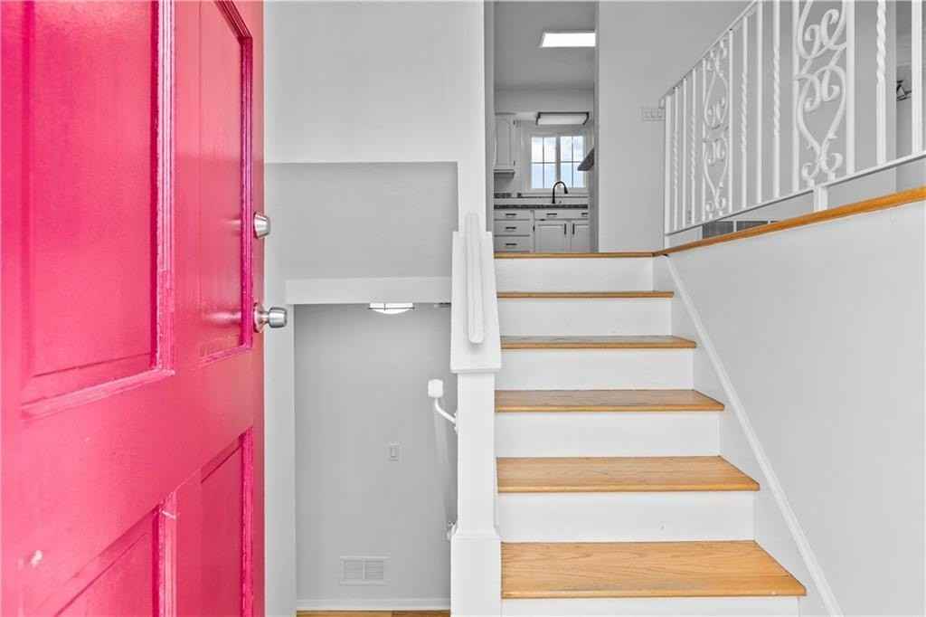 4 Weetamoe Rd - Photo 3 of 30