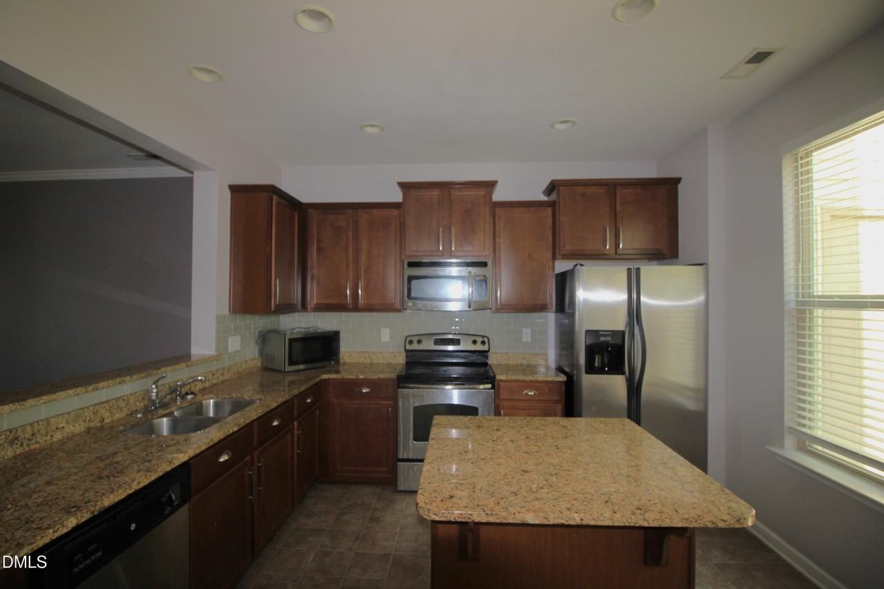 4436 Iyar Way - Photo 5 of 15