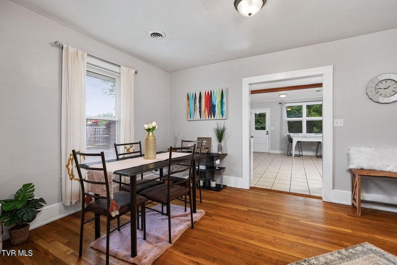 1509 Virginia St - Photo 5 of 19