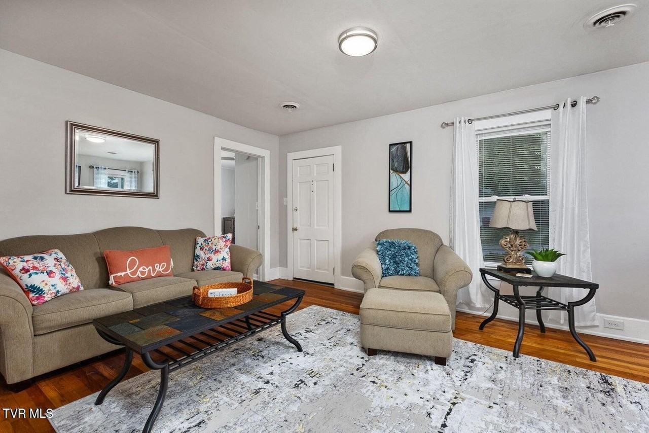 1509 Virginia St - Photo 6 of 19