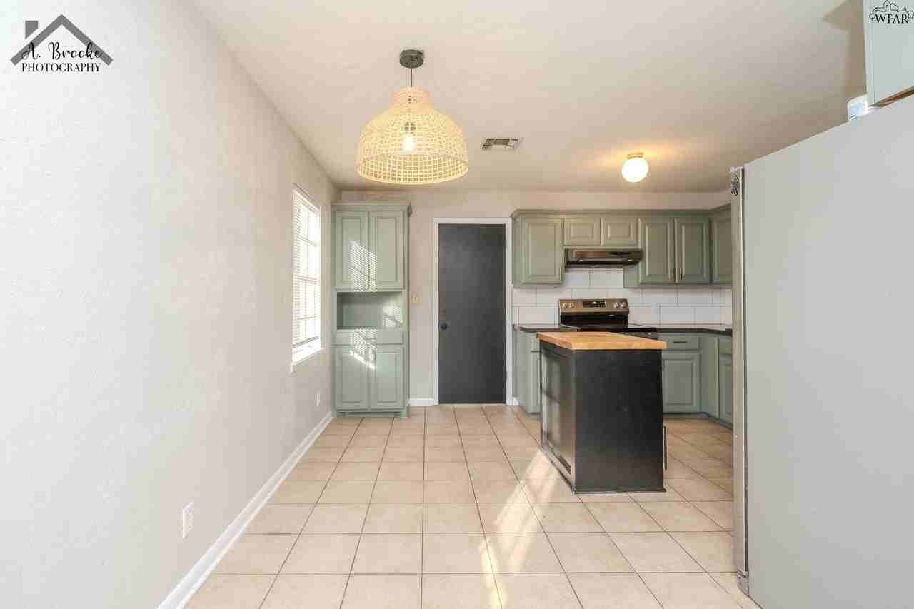 2920 Featherston Ave - Photo 6 of 21