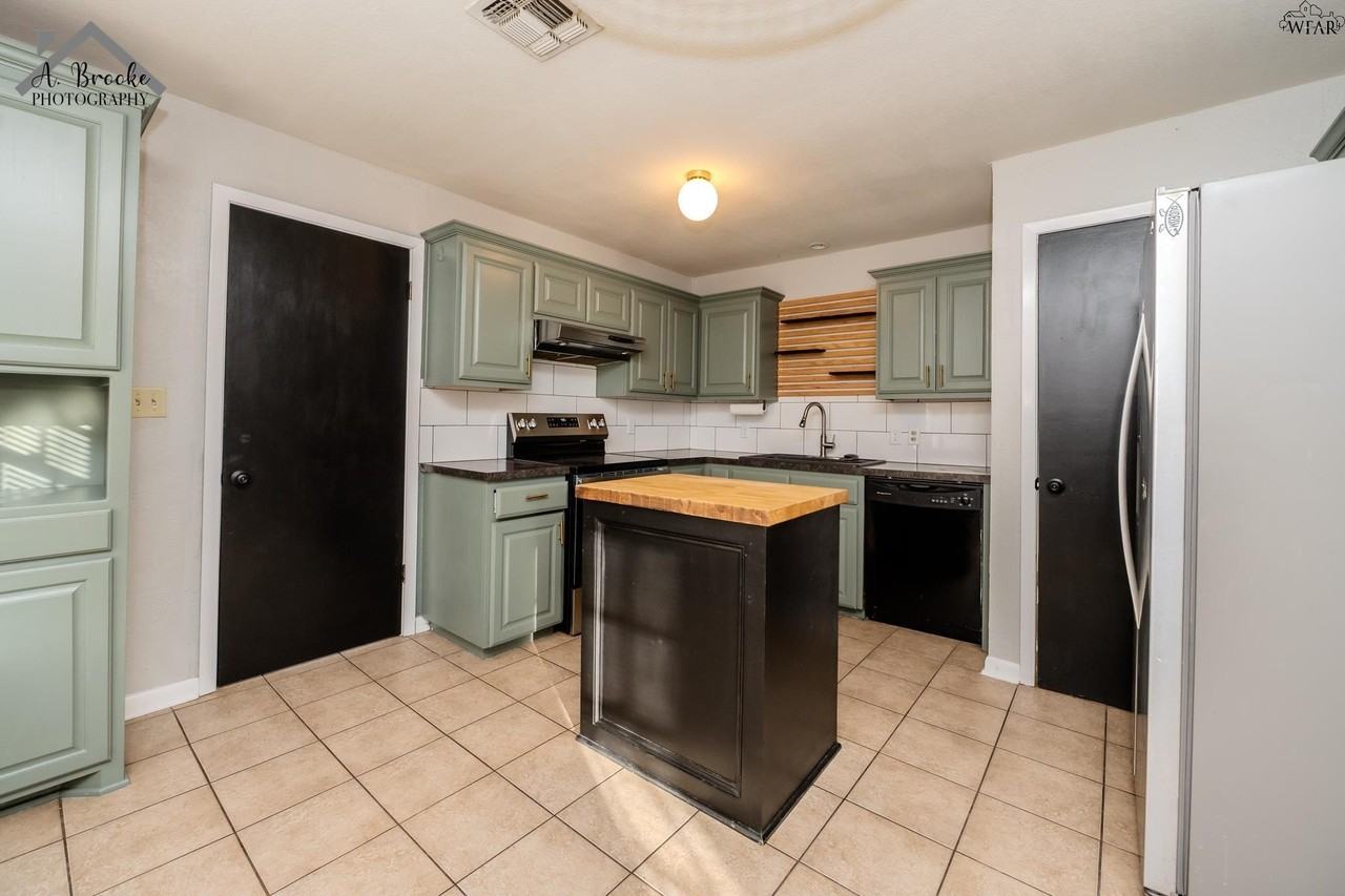 2920 Featherston Ave - Photo 7 of 21