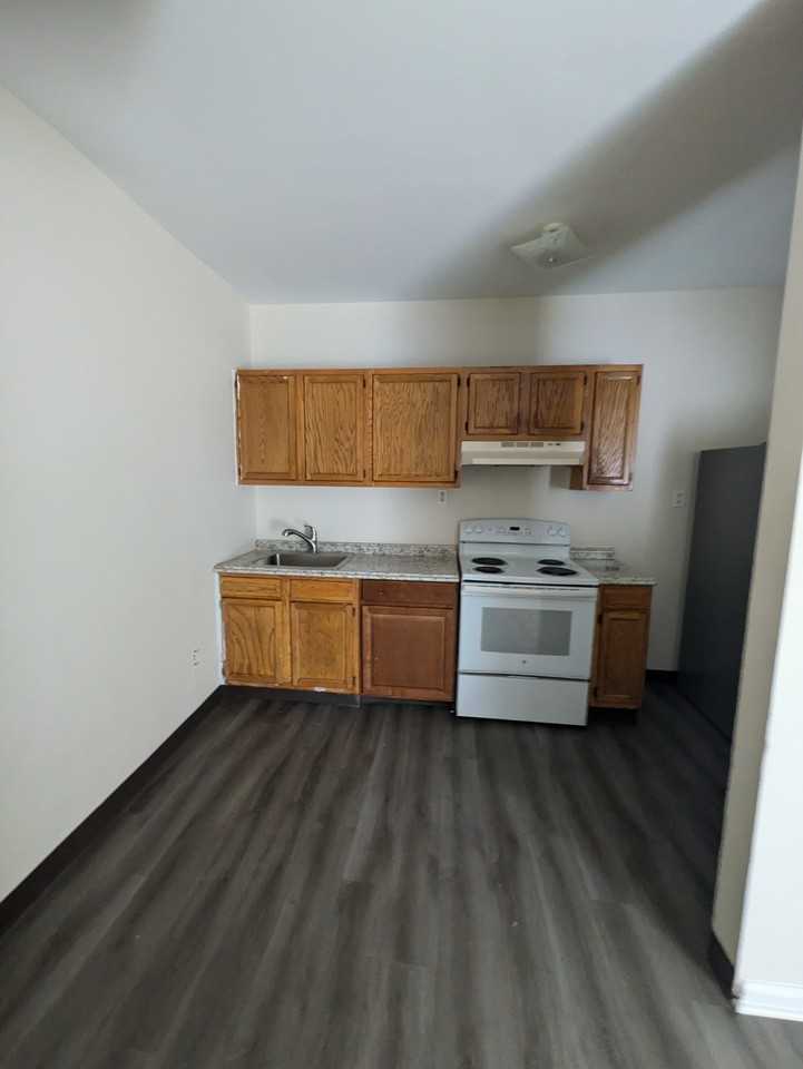 831 Kirkwood St #C - Photo 2 of 7