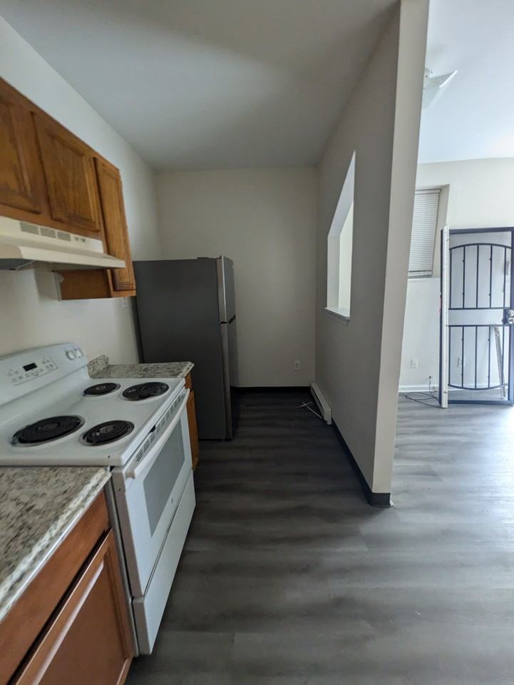 831 Kirkwood St #C - Photo 3 of 7