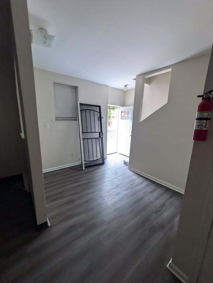 831 Kirkwood St #C - Photo 4 of 7