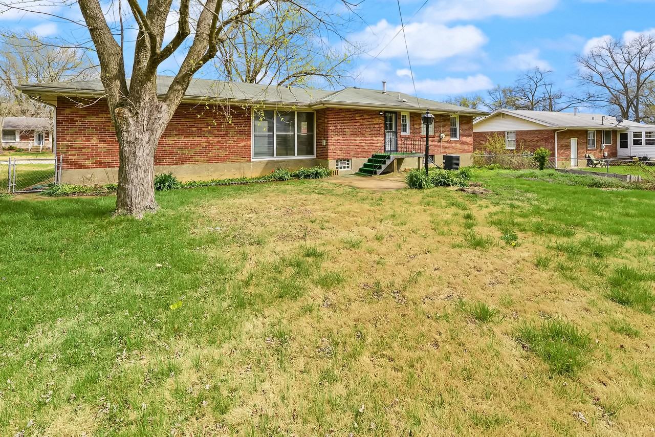 9701 Colony Dr #1 - Photo 4 of 20