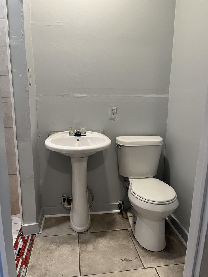 1002 Southern Ave #2 - Photo 5 of 5