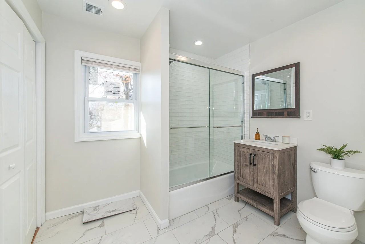 116 Franklin St - Photo 5 of 13