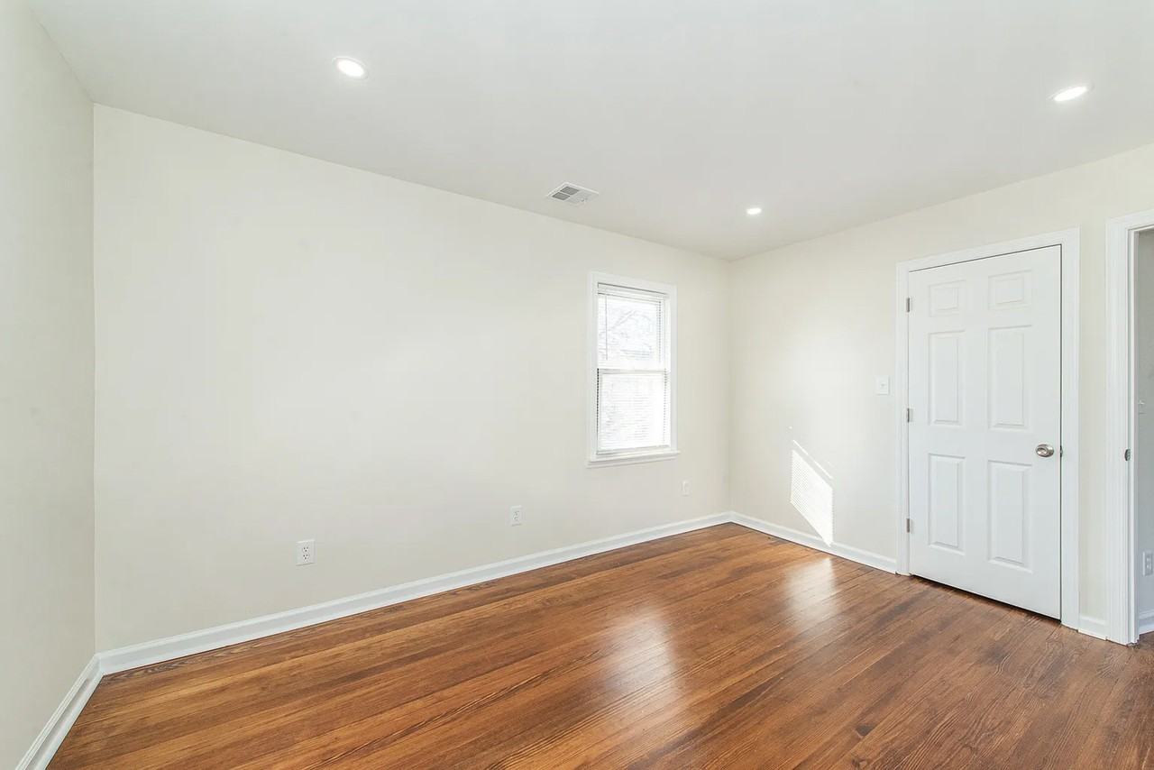 116 Franklin St - Photo 6 of 13