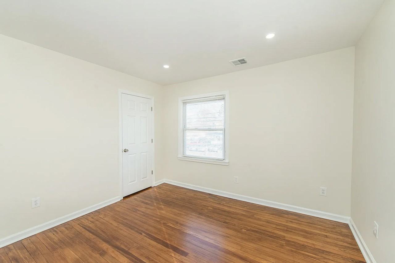 116 Franklin St - Photo 7 of 13