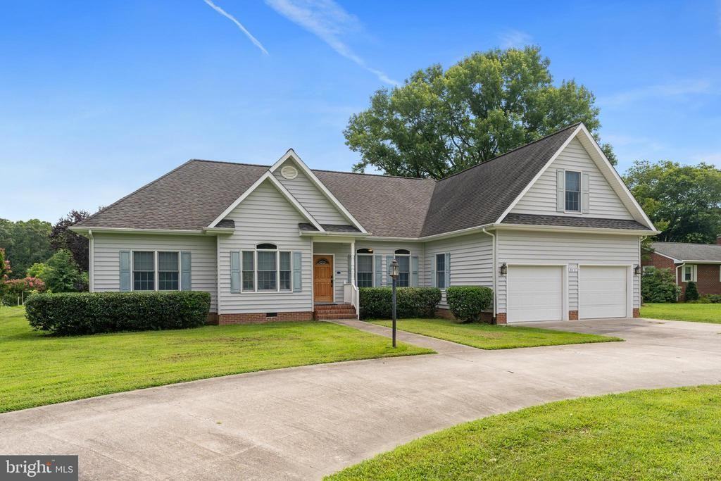 8237 Hickory Dr - Photo 2 of 22