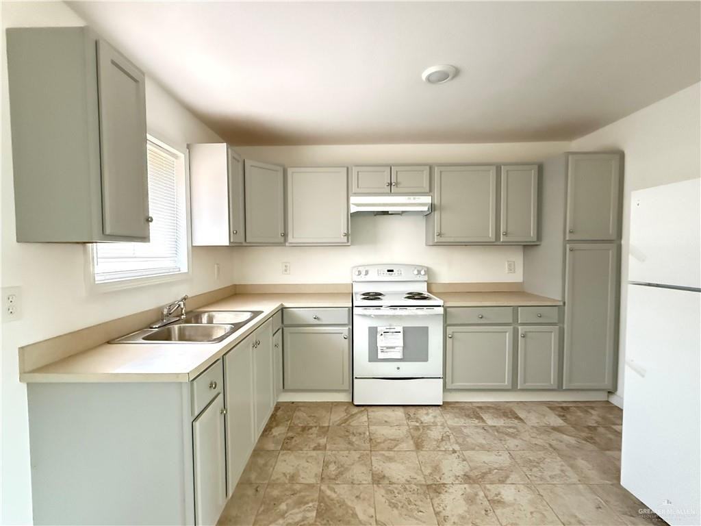 415 W Edinburg Ave - Photo 4 of 10