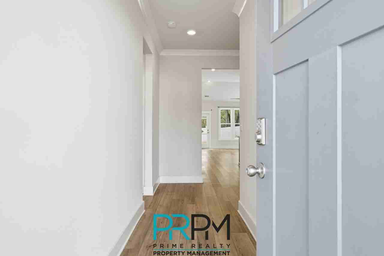 6 Thornfield Dr #1 - Photo 2 of 25