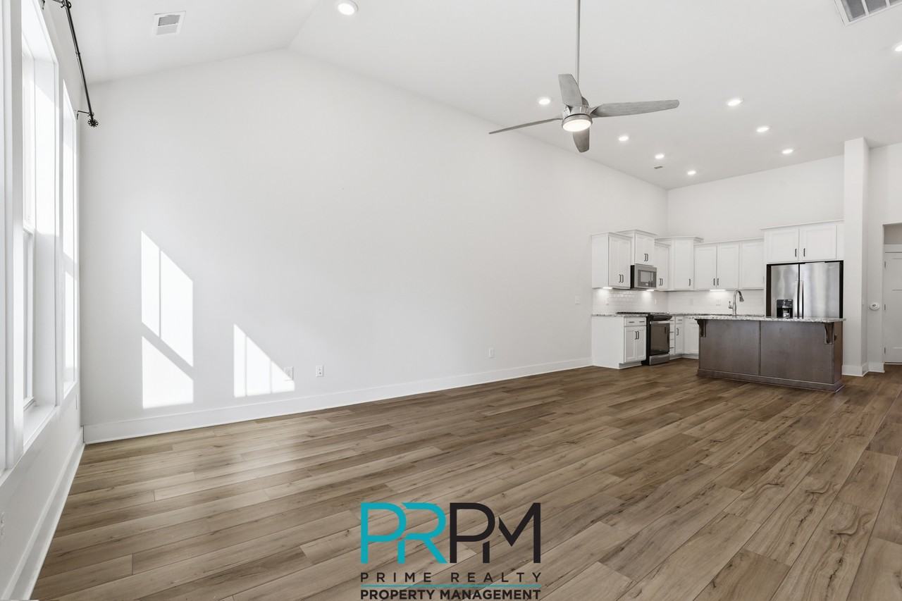 6 Thornfield Dr #1 - Photo 4 of 25