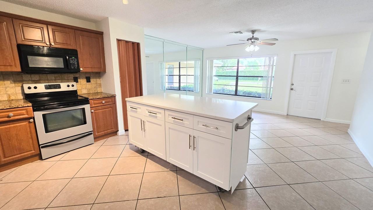 1530 Nw 93rd Ter - Photo 7 of 40