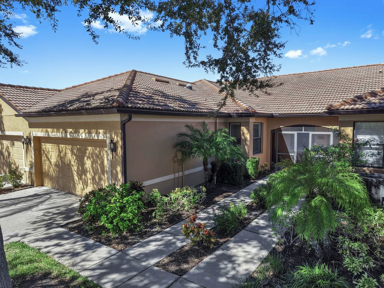 313 Seneca Falls Dr - Photo 2 of 50