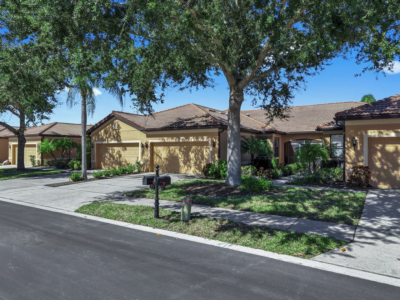 313 Seneca Falls Dr - Photo 3 of 50