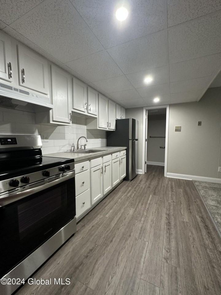 205 S Allen St - Photo 3 of 15