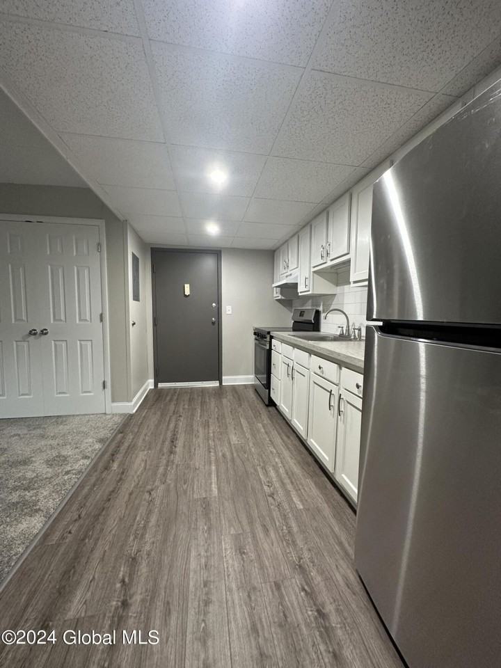 205 S Allen St - Photo 4 of 15