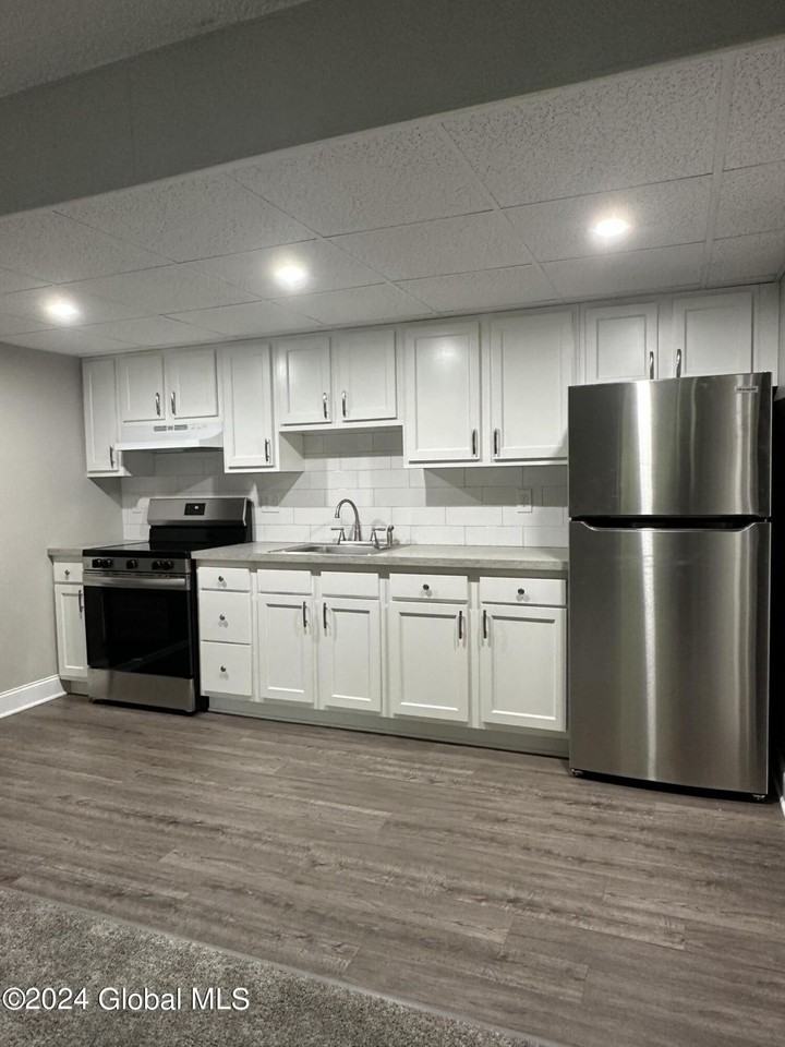 205 S Allen St - Photo 5 of 15