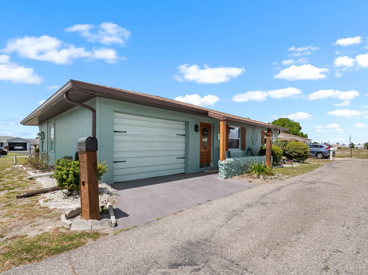 706 W Brockton Pl - Photo 4 of 29