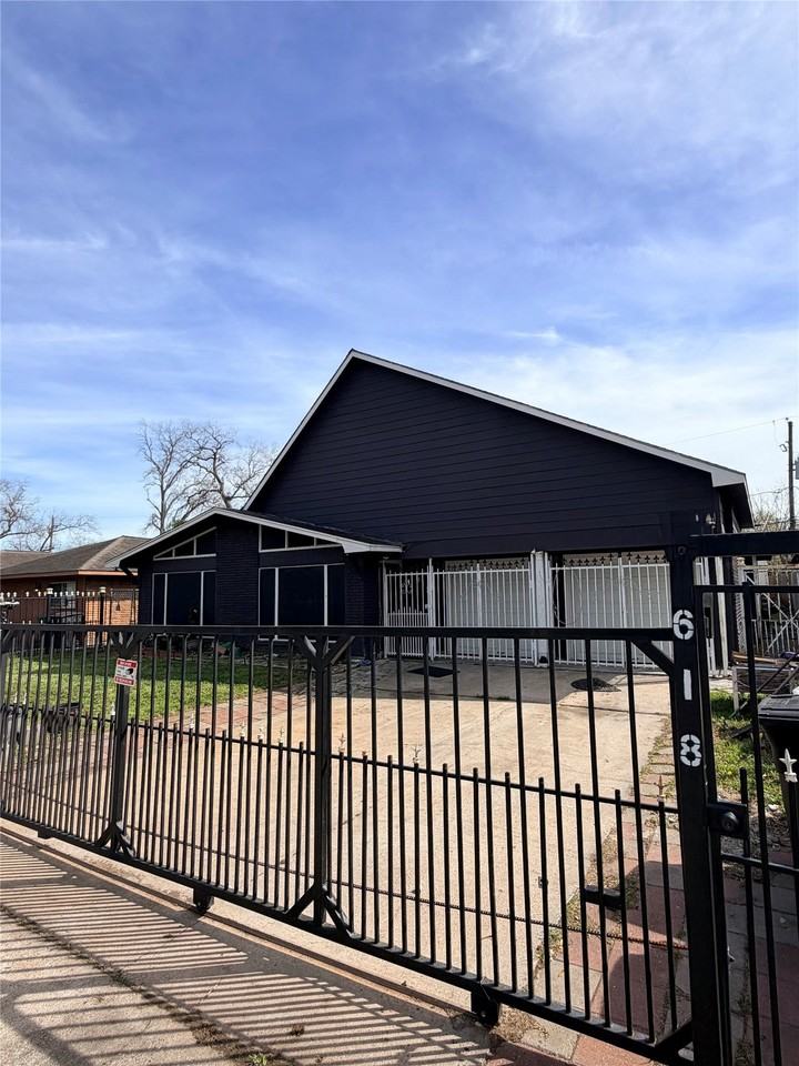 618 Sulphur St - Photo 2 of 25