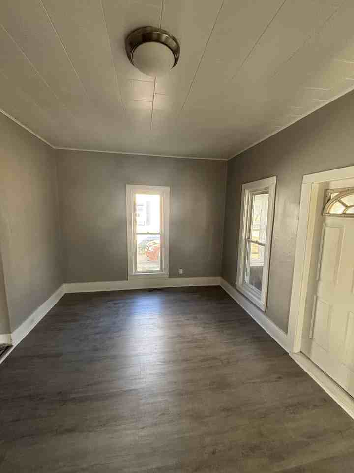 589 E Isabella Ave #1 - Photo 3 of 8