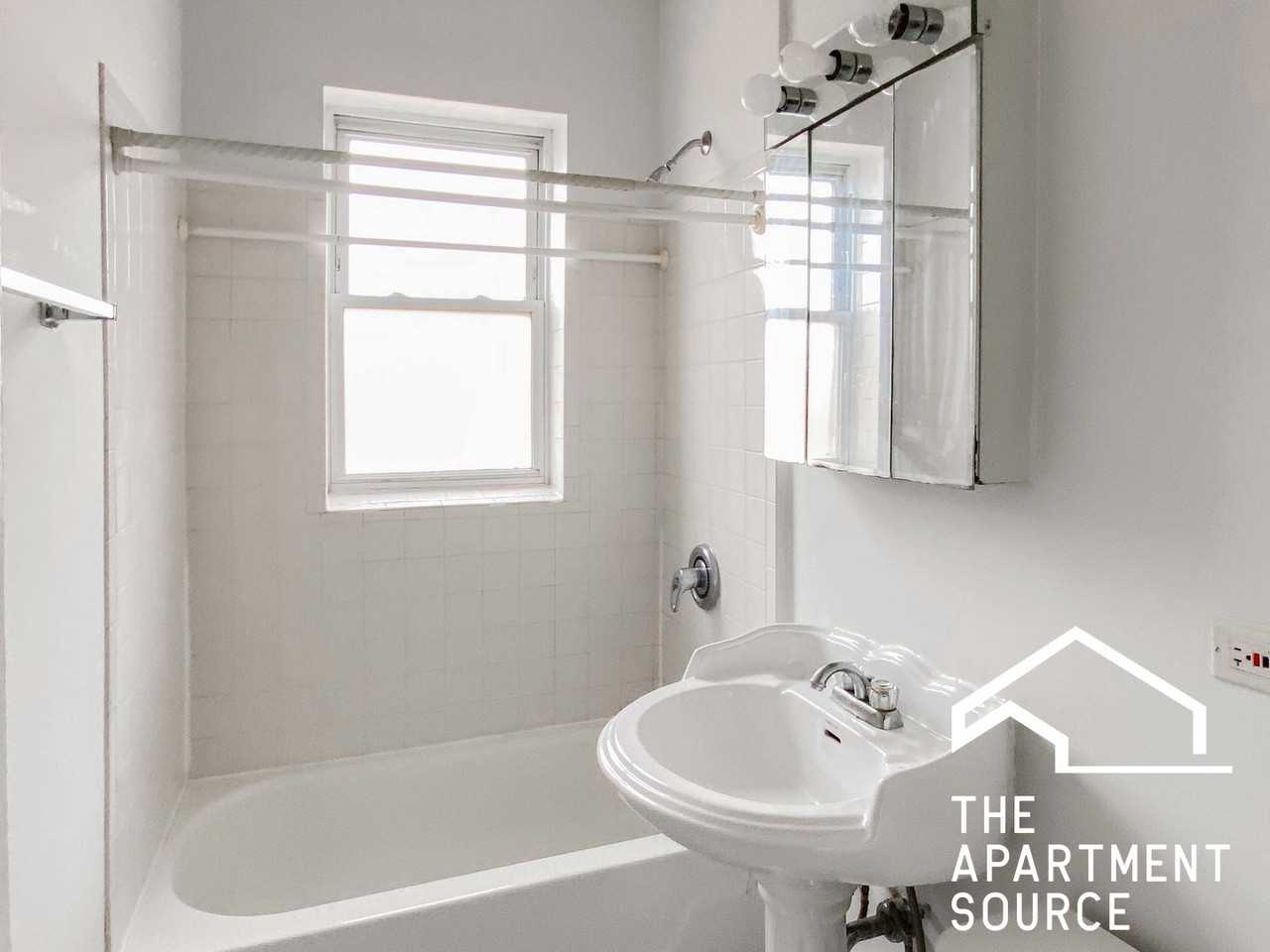 N Broadway St #3E - Photo 4 of 6