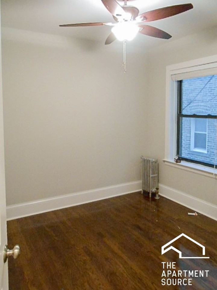 2211 W Foster Ave #1 - Photo 3 of 11