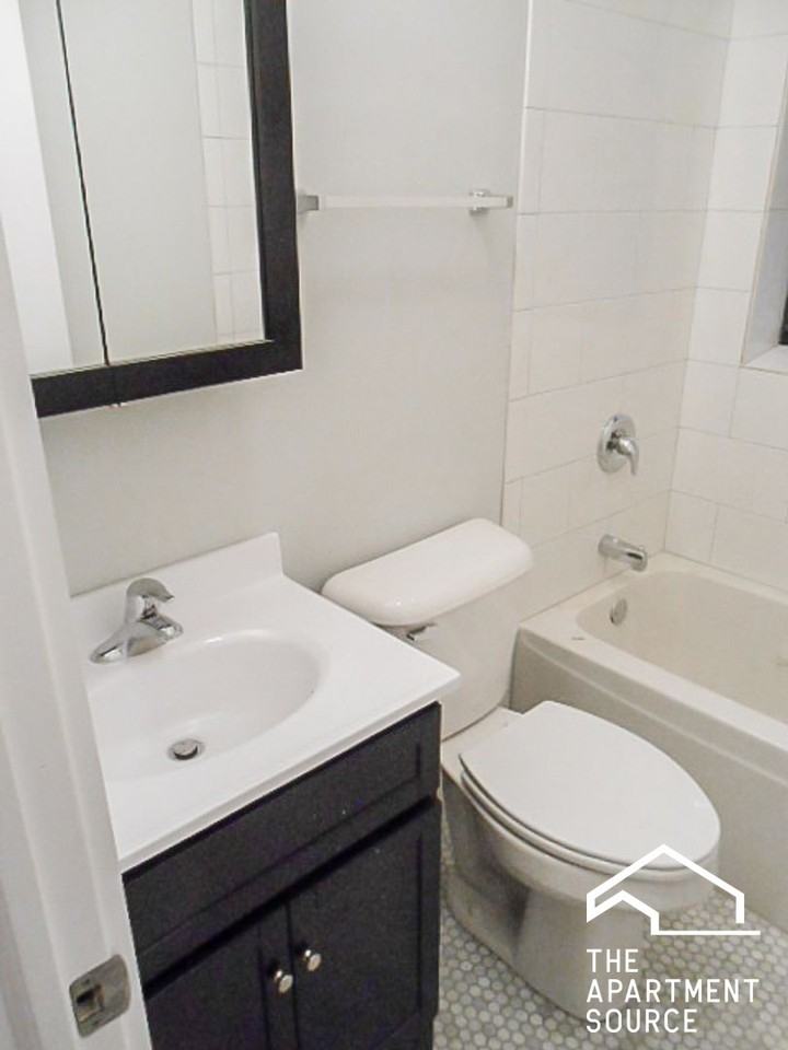 2211 W Foster Ave #1 - Photo 4 of 11