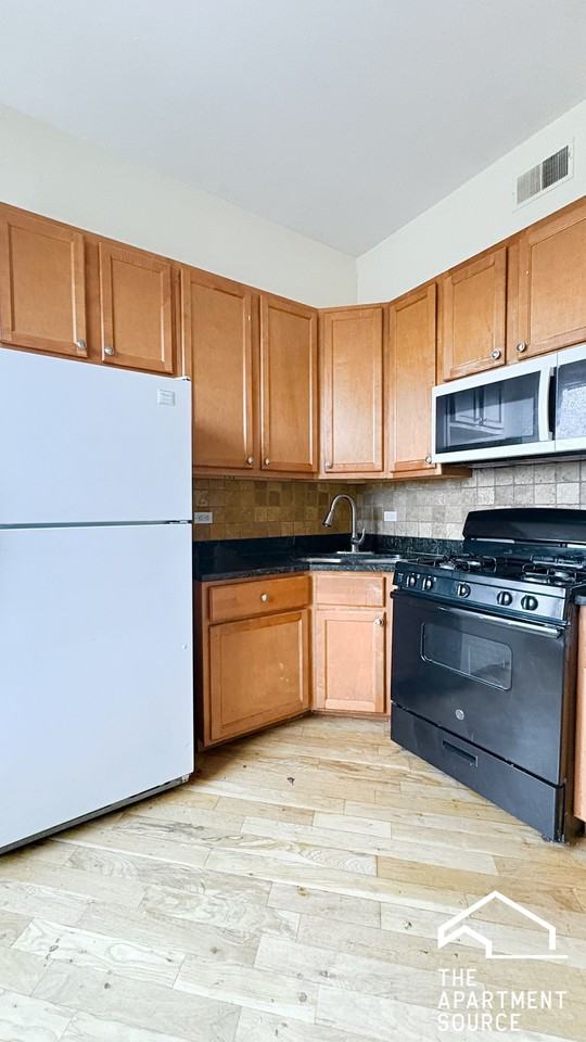 1549 S Christiana Ave #3 - Photo 5 of 18