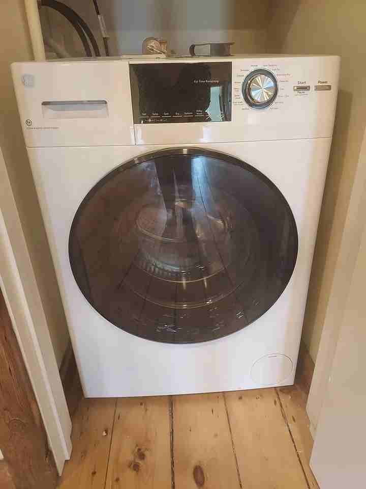 257 3rd St Apt 2r #2R - Photo 2 of 8