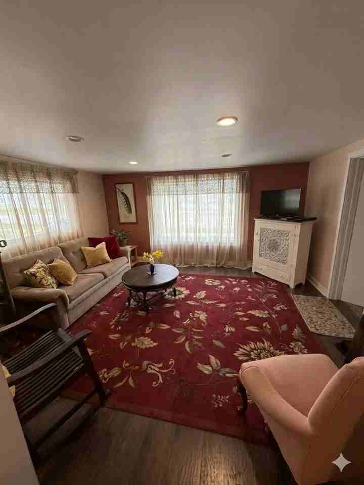 210 E Columbia St #1 - Photo 6 of 23