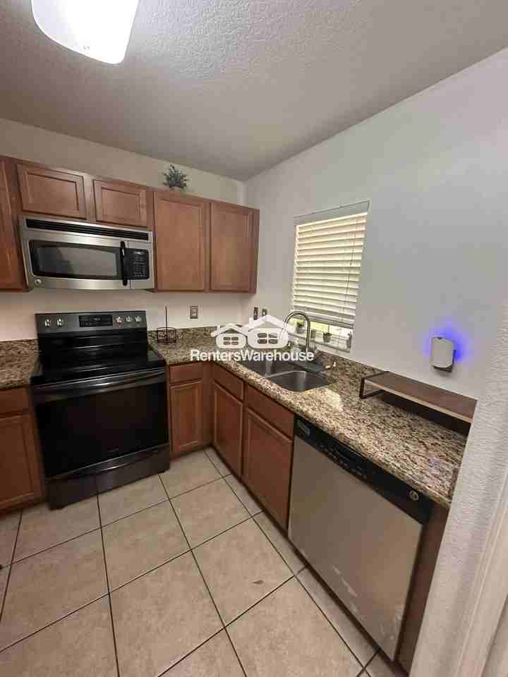 10943 Keys Gate Dr - Photo 3 of 26