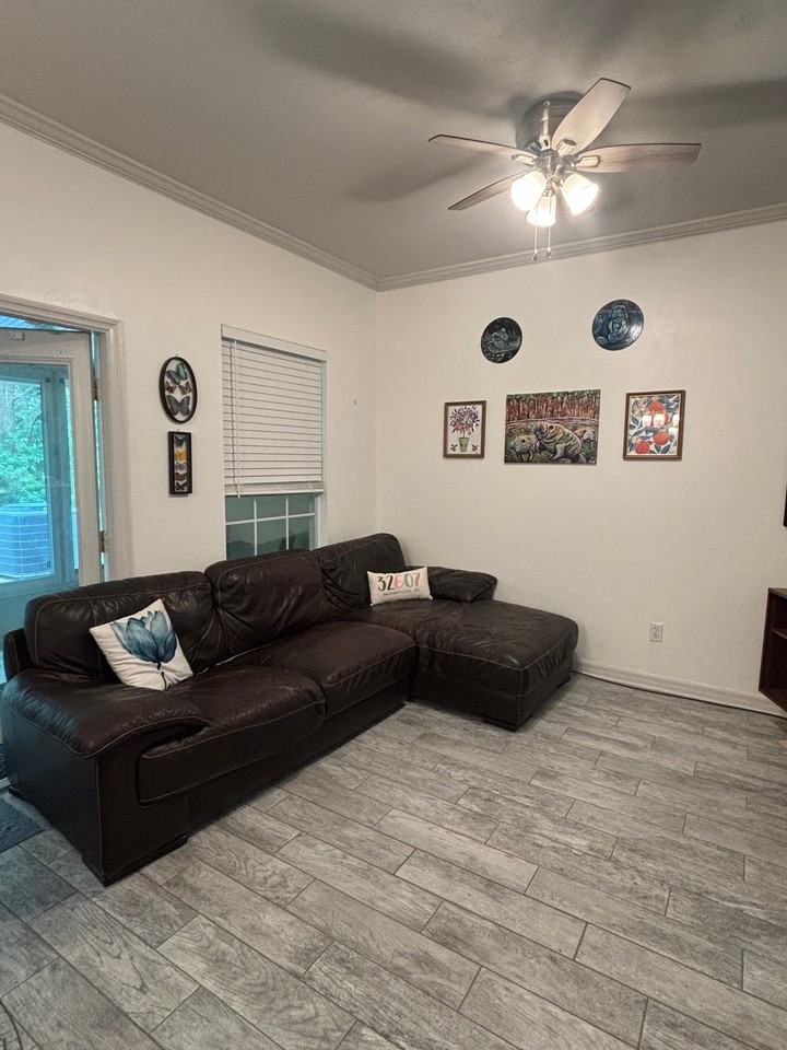 268 Nw 50th Blvd #1 - Photo 3 of 25