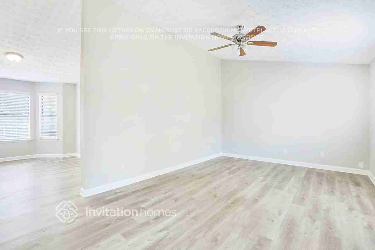 4511 Yorkdale Dr - Photo 4 of 26