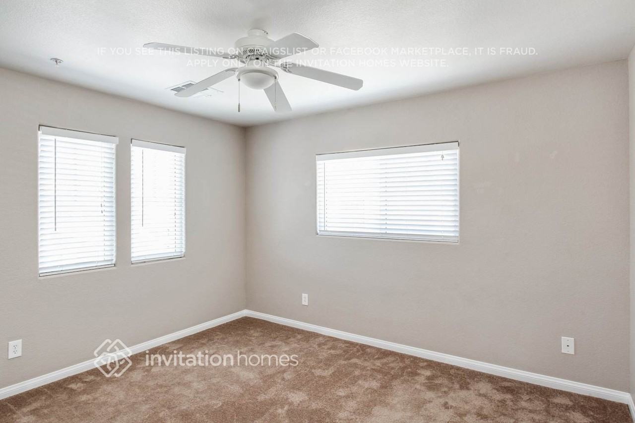 686 Point Bluff St - Photo 6 of 13