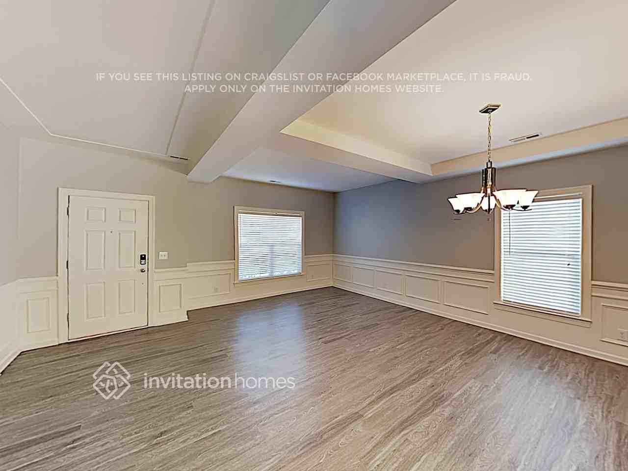 1005 Bridleside Dr - Photo 2 of 16