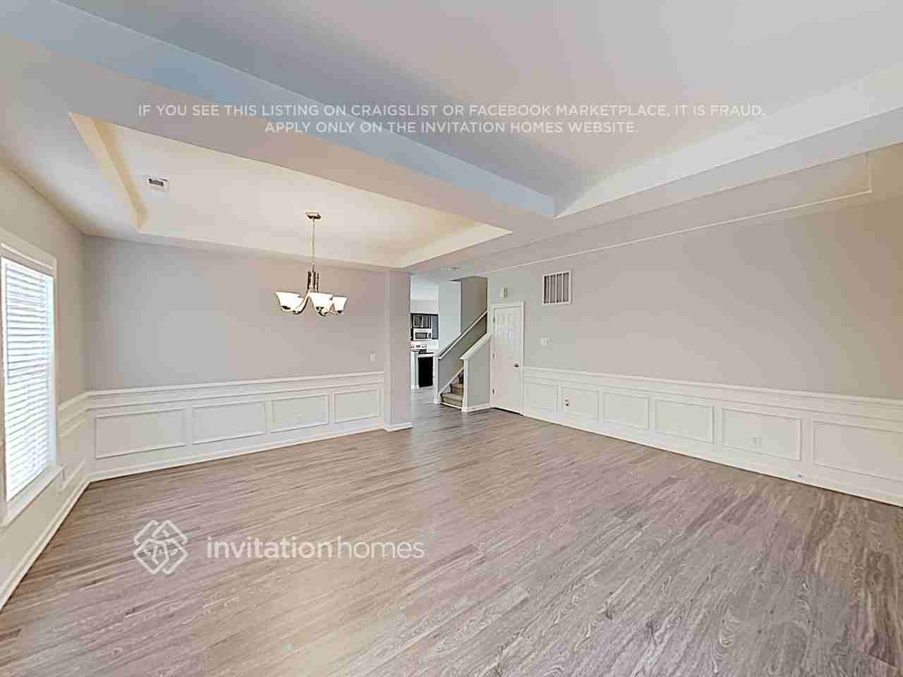 1005 Bridleside Dr - Photo 3 of 16