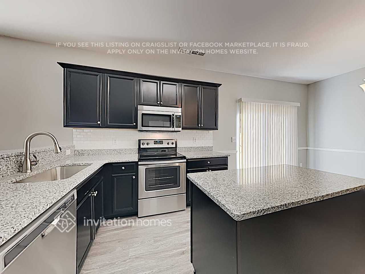 1005 Bridleside Dr - Photo 6 of 16