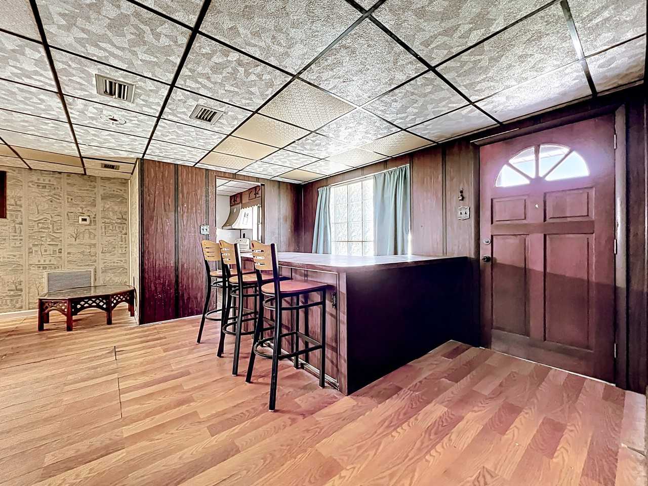 122 Eden Ave #1 - Photo 4 of 20