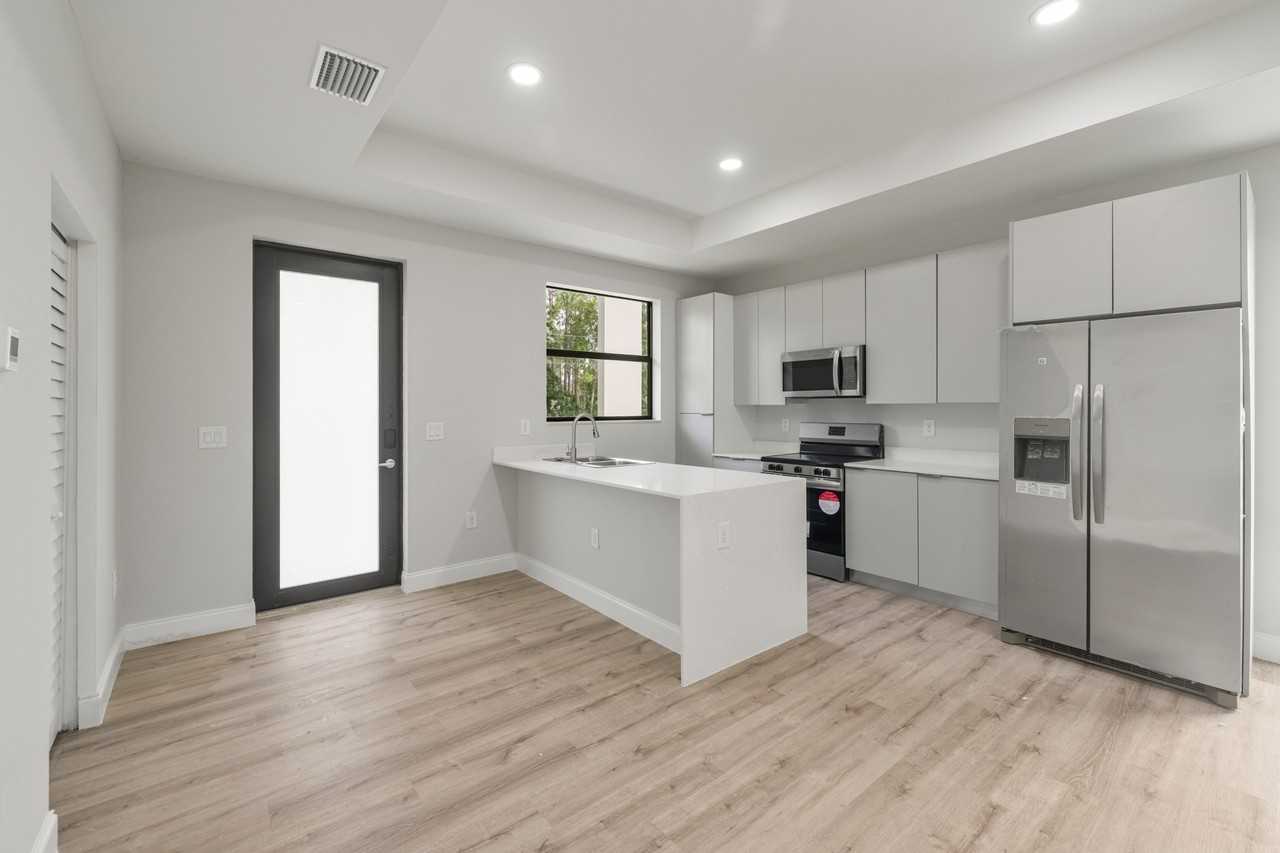 3302 56th St W #1 - Photo 2 of 31