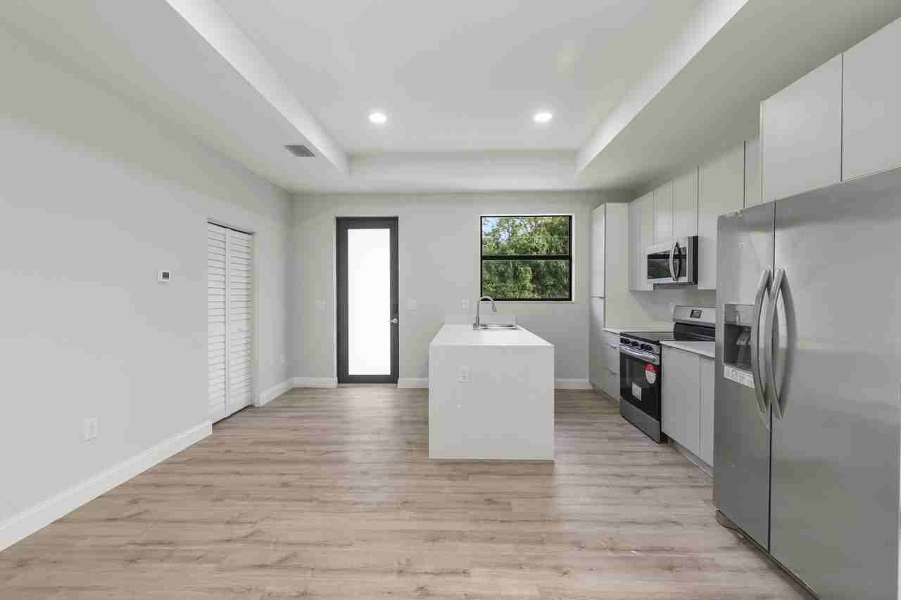 3302 56th St W #1 - Photo 3 of 31