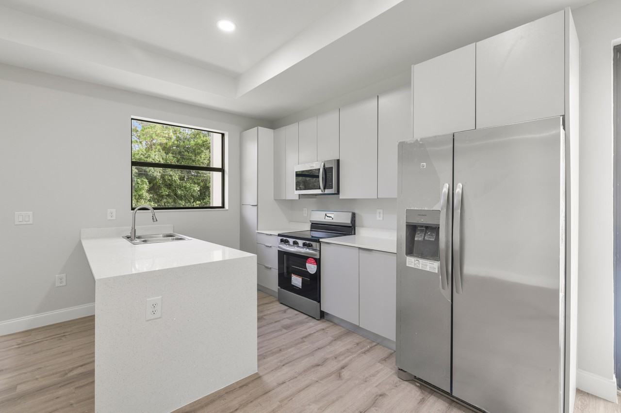 3302 56th St W #1 - Photo 4 of 31