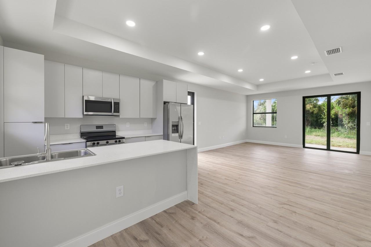 3302 56th St W #1 - Photo 7 of 31